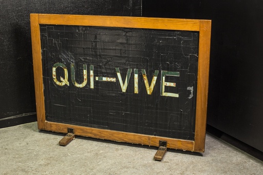 [11220004] Qui vive