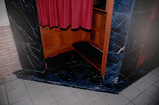 [13010007] Confessional
